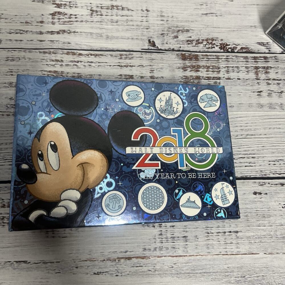 3pc Lot of Walt Disney World & Adventures by Disney Photo Scrap Books 2015 2018 - Picture 8 of 16